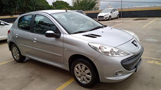 PEUGEOT 207 1.4 XR SPORT 8V FLEX 4P MANUAL PEUGEOT 207 1.4 XR SPORT 8V FLEX 4P MANUAL